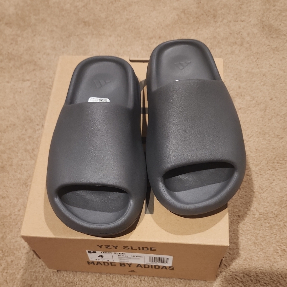 Adidas YZY Slide in Gray